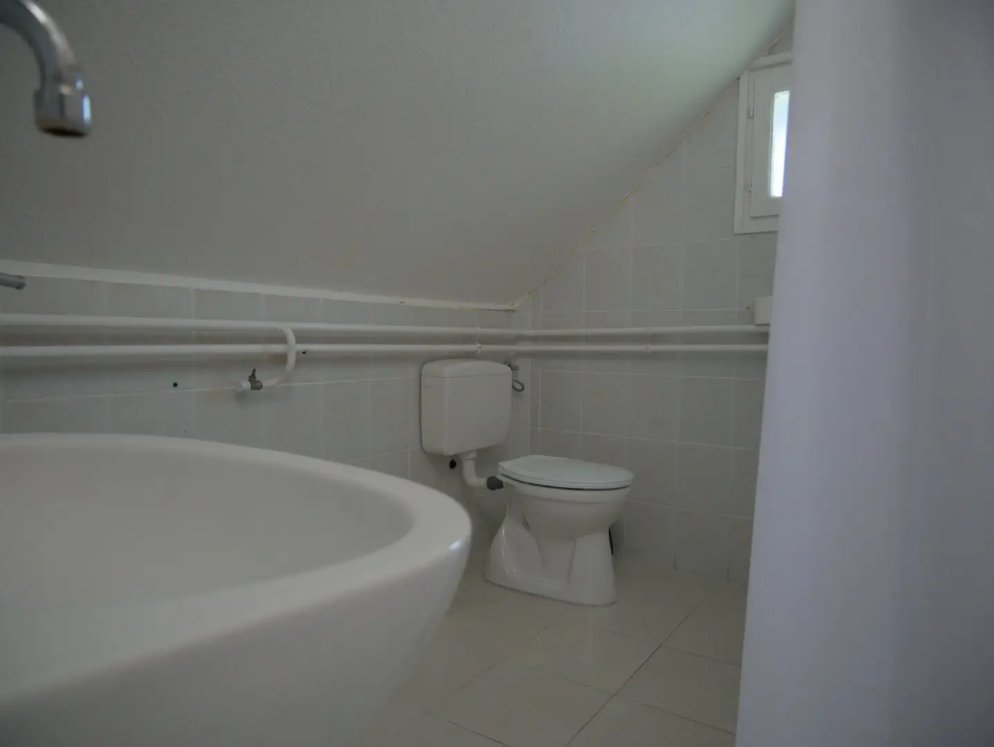 Fürdőszoba · mosdó és WC