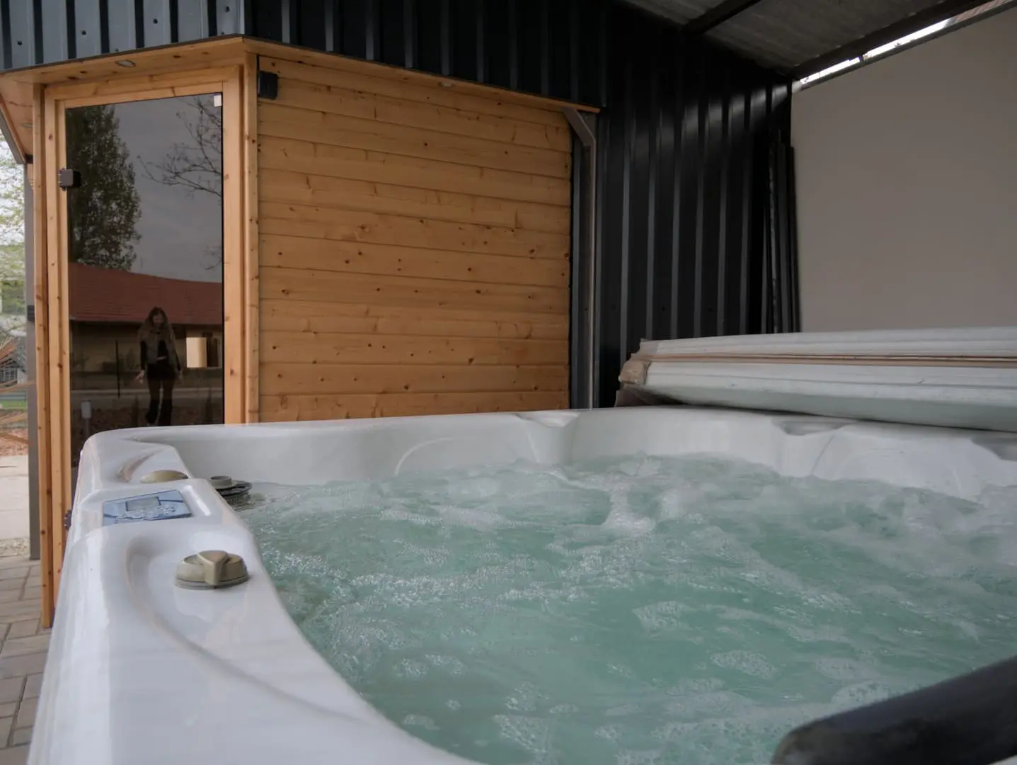 Szauna és jacuzzi