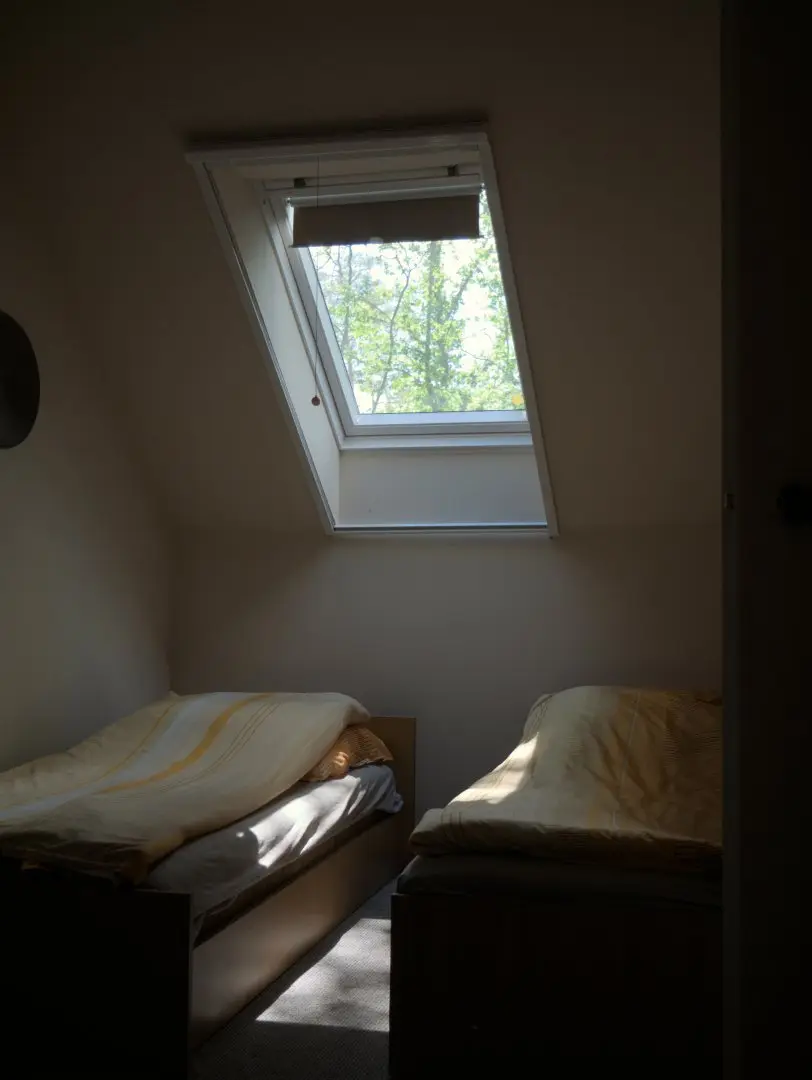 Tetőtéri hálószoba tetőablakkal